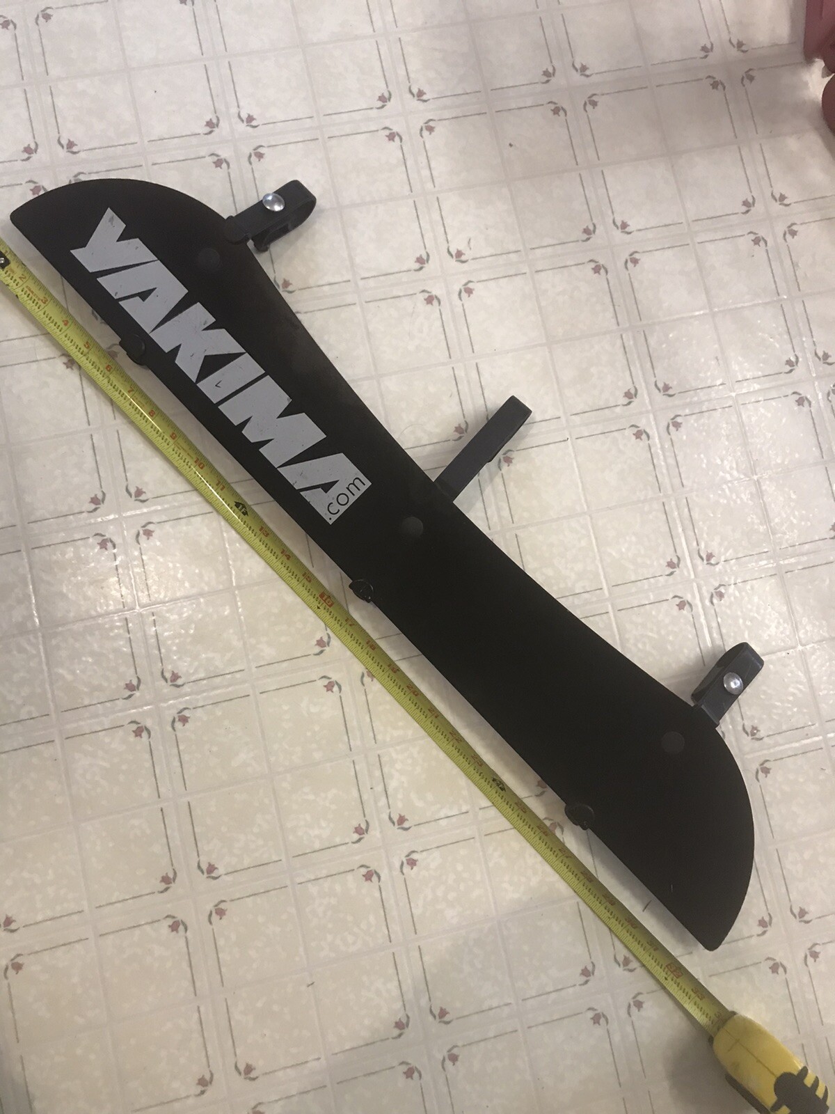 Yakima Wind Fairing / Deflector 32” For Roof Rack w Round Bar Mounts