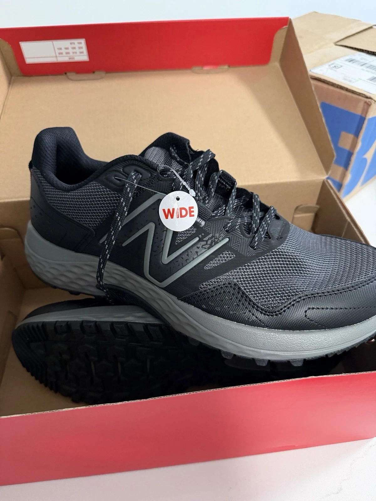 (NEW) New Balance Men's 410 V8 Trail Running Shoes Black/Black Size 10 2E Wide
