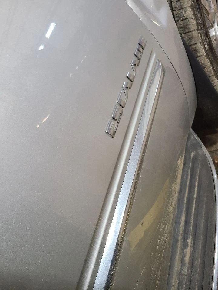 2011 - 2014 CADILLAC ESCALADE  Passenger Right Front Door  Foto 2 de 4