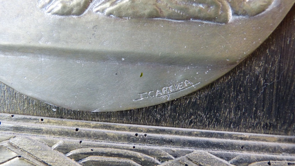 Grand bas relief en bronze signé CARTIER - Photo 4/4