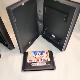 Sega Genesis Console MK-1631 Bundle 1 Controller 3 Games Sonic 1 2 Streets Rage