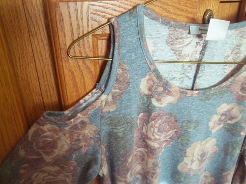 New - Women's Girls Medium - Amelia & Joe Cold Shoulder Blouse 3/4 Length Sleeve - Picture 3 of 12