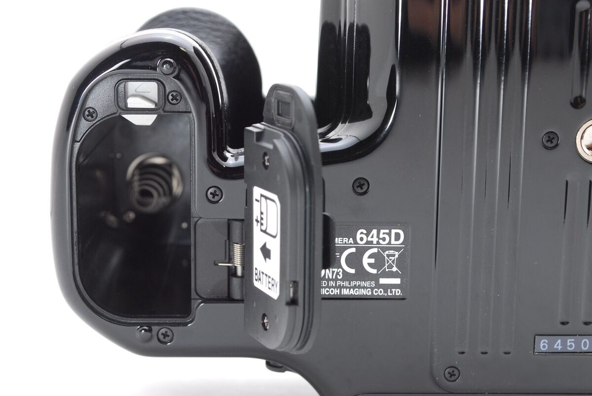 MINT】 Pentax 645D Limited Edition Japan Digital SLR Camera MINT】 Pentax 645D Limited Edition Japan Digital SLR Camera