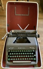 VINTAGE ROYAL MANUAL TYPEWRITER - QUIET DE LUXE  gREEN KEYS W/ ORIGINAL CASE thumbnail