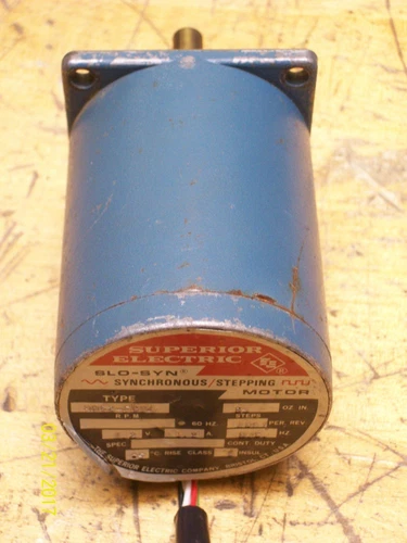 SUPERIOR ELECTRIC SLO-SYN SYNCHRONOUS STEPPING MOTOR TYPE V062-FC04