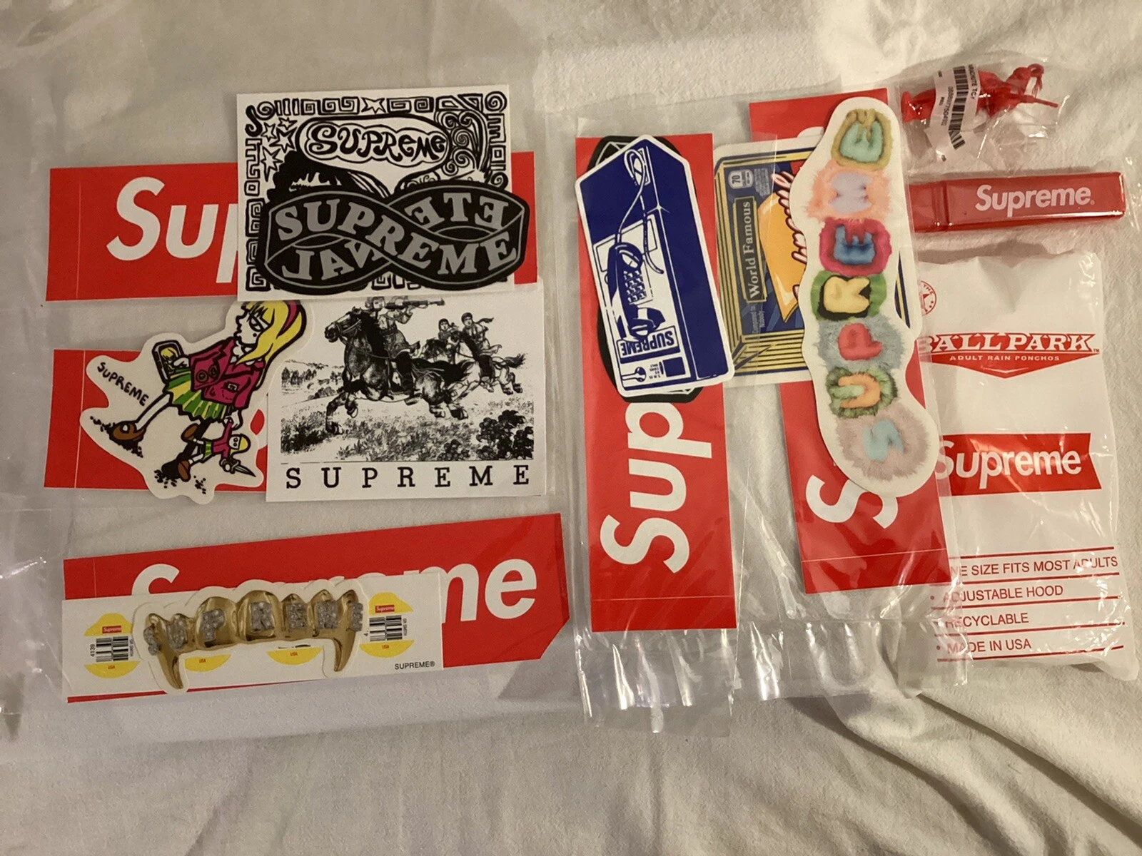 SUPREME Accessoires Lot 5 Packs Autocollants Poncho Pluie Voyage Brosse à Dents