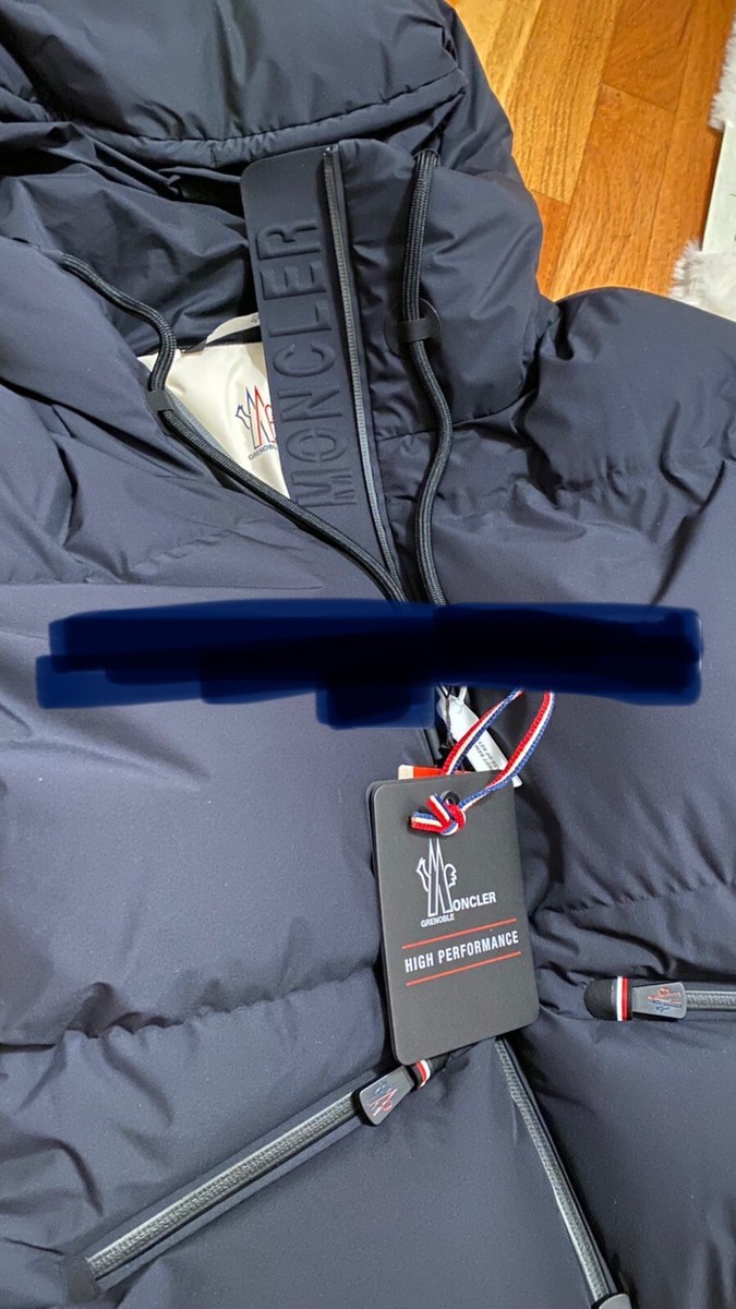 Moncler Grenoble zipped pocket hooded Puffer jacket XS Moncler Grenoble zipped pocket hooded Puffer jacket XS
