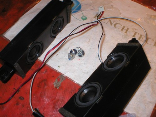 Juego de altavoces Toshiba 42-WDF081-XX1G con herrajes para modelo 49L510U18 - Imagen 3 de 3