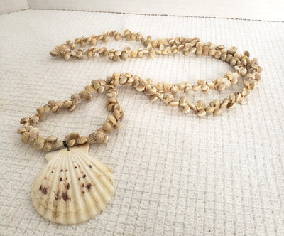 Vintage Handmade Bloch Shell Necklace with Scallop Shell Pendant No Clasp 17.5''
