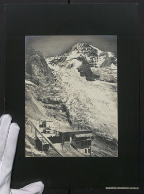 Fotografie Eiger, Bahnhof mit Restaurant der Jungfraubahn, Eigergletscher & Mön 