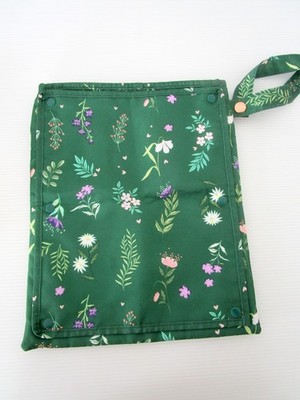 Sarah Wells Wet Dry Pumparoo Breast Pump Bag with Removeable Staging Mat Green