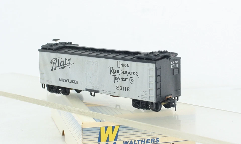 HO Walthers 932-2468 Blatz Beer 40’ Billboard Wood Reefer Built Excellent - Image 3 of 4