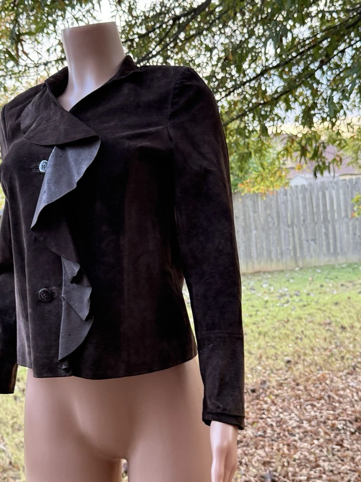 Chaqueta Abrigo Western de Gamuza Marrón con Volantes Signature Parisian Abotonada Foto 3 de 4