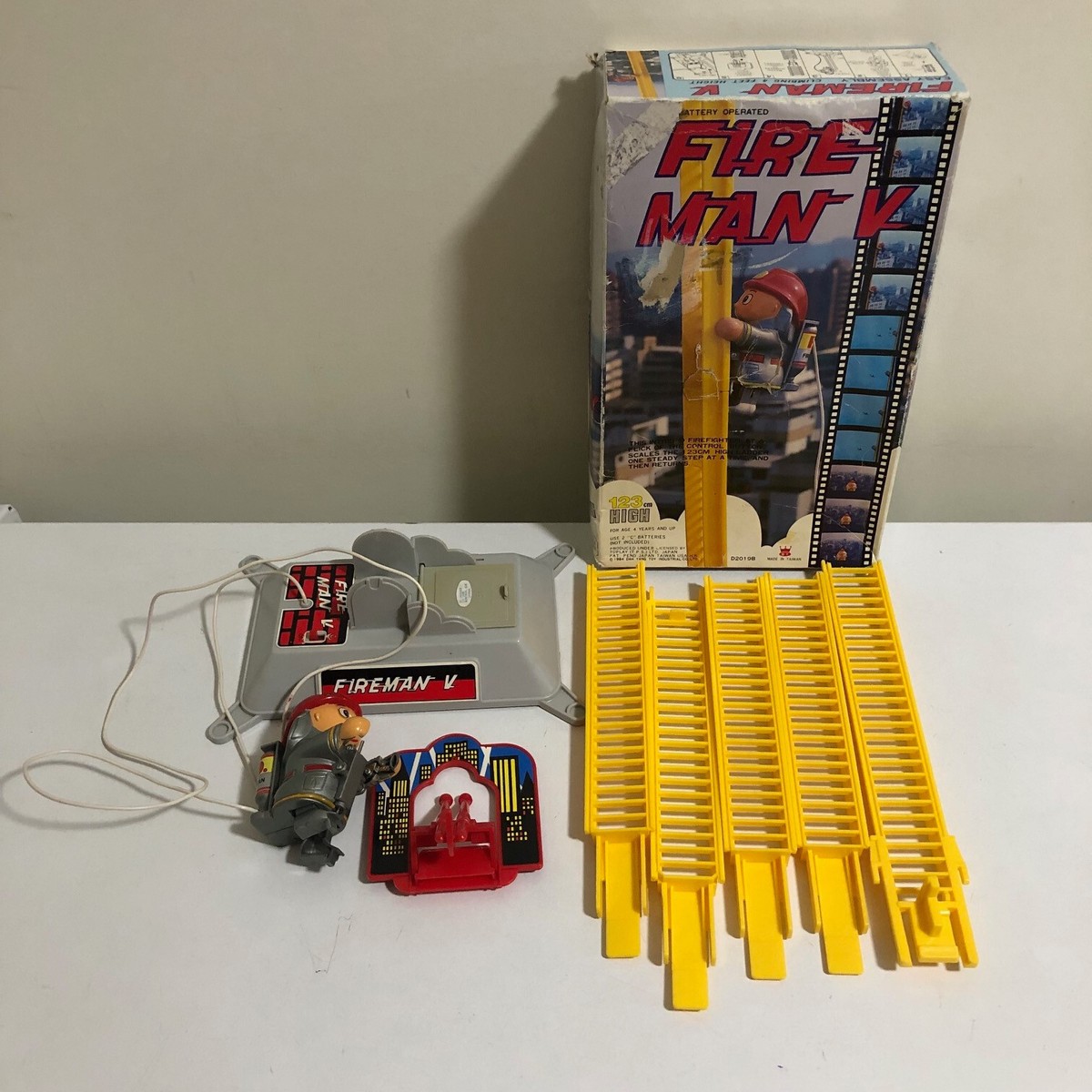 フィッシングチャンプ 平成 おもちゃ Fire Man V Climbing Fireman In Original Box - Toy 1984 Dah Yang | eBay