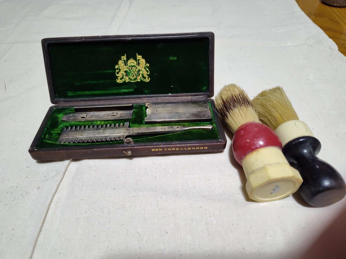 Lot Of Antique Shaving Items B19