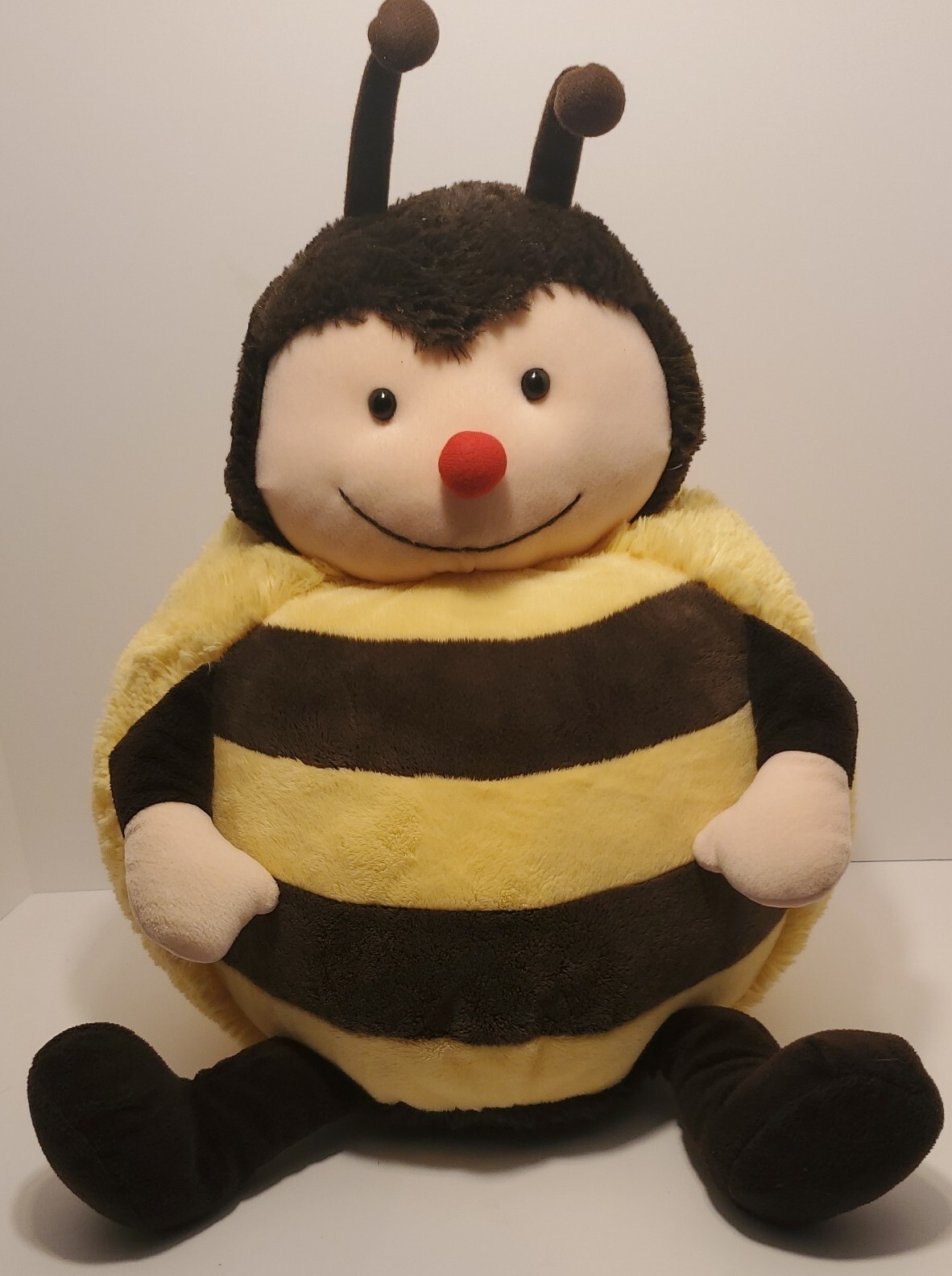 round bee plush