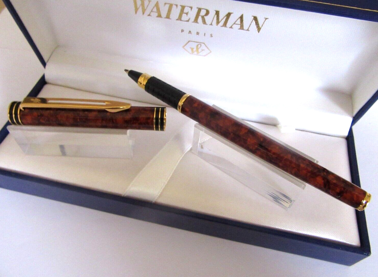 Stylo roller Waterman Exclusive laque rouge et noire, le cadeau idéal pour collectionneur