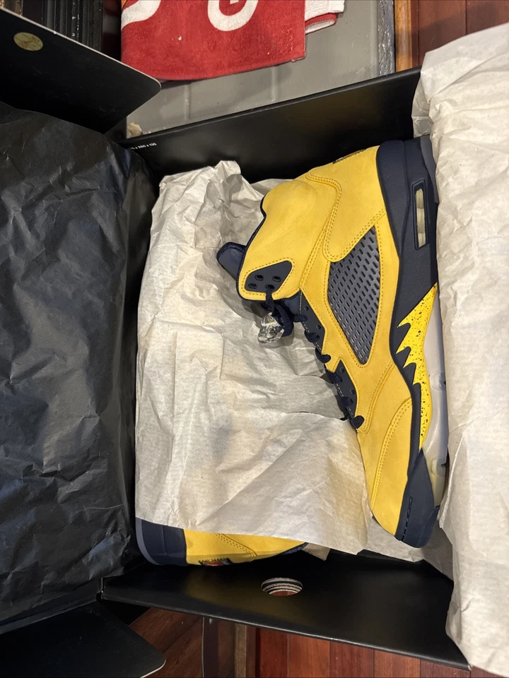 Air Jordan 5 Retro SP Michigan 2019 talla 13 CQ9541-704. Nuevo con defecto Foto 4 de 4