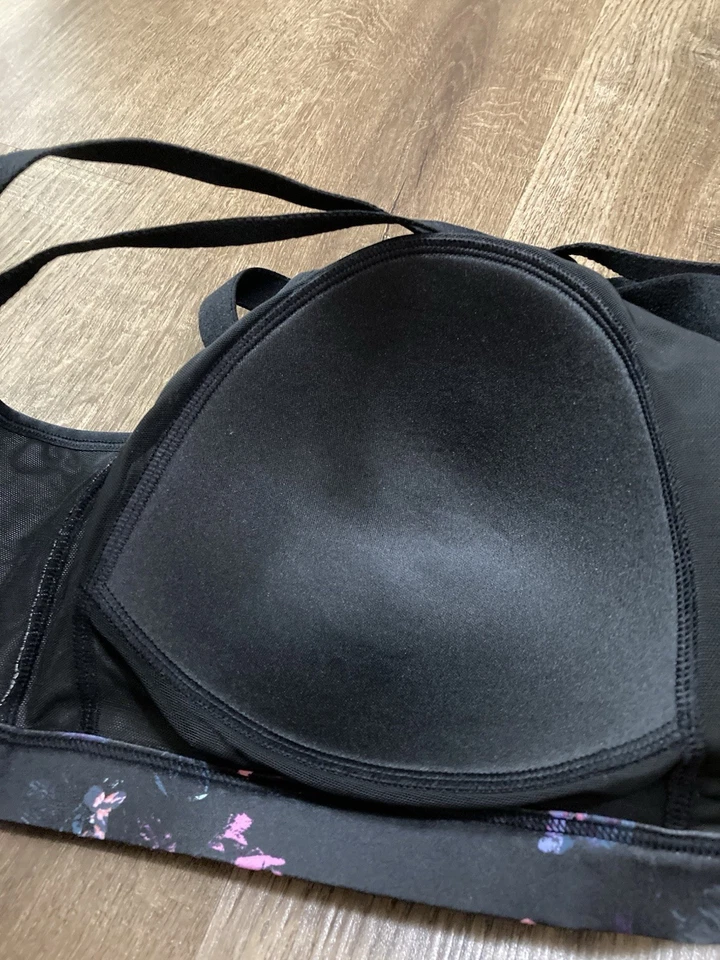 Sujetador deportivo Livi Lane Bryant negro floral sin alambres soporte alto talla 44DD Foto 4 de 4