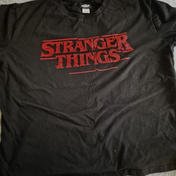 Netflix Stranger Things Logo Graphic T-Shirt Black/Red Crew Neck Womens 16