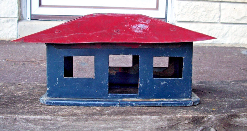 Vintage O Gauge Metal Railroad Depot 1930s "Folk Art" O & Standard Gauge