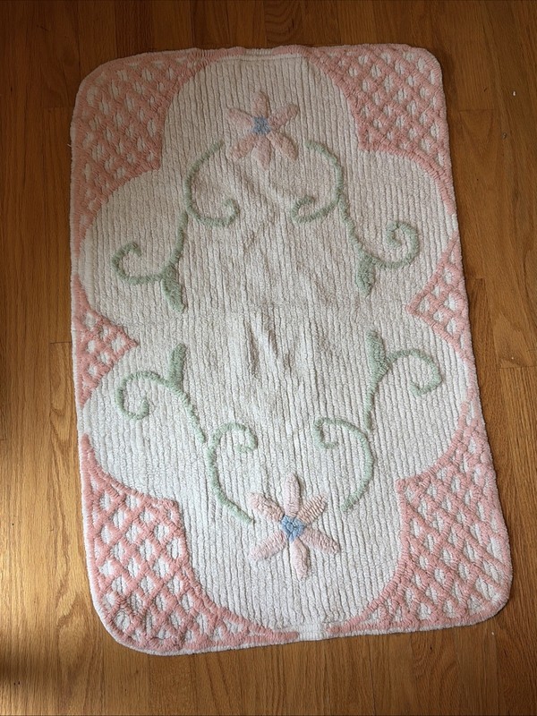 Vintage pastel Flower chenille rug 1940’s / 50’s Grandmacore Cottagecore 22x34