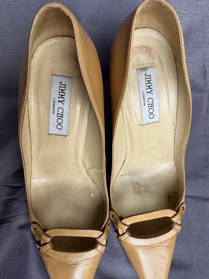 Zapatos de salón Jimmy Choo de cuero tostado con tacón de gatito 40 vintage recorte Italia Foto 4 de 4
