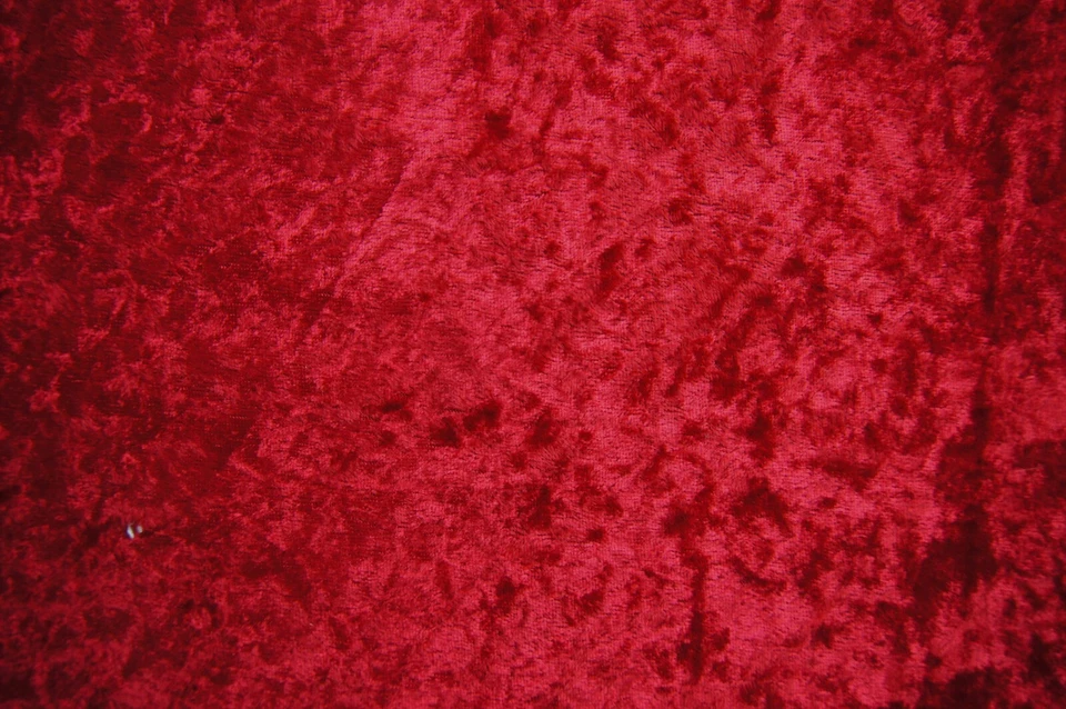 Tela de terciopelo triturado rojo de 1+ yarda 67" X 44"  Foto 2 de 3
