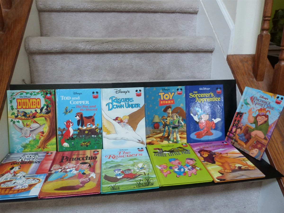 disney-characters-reading-books