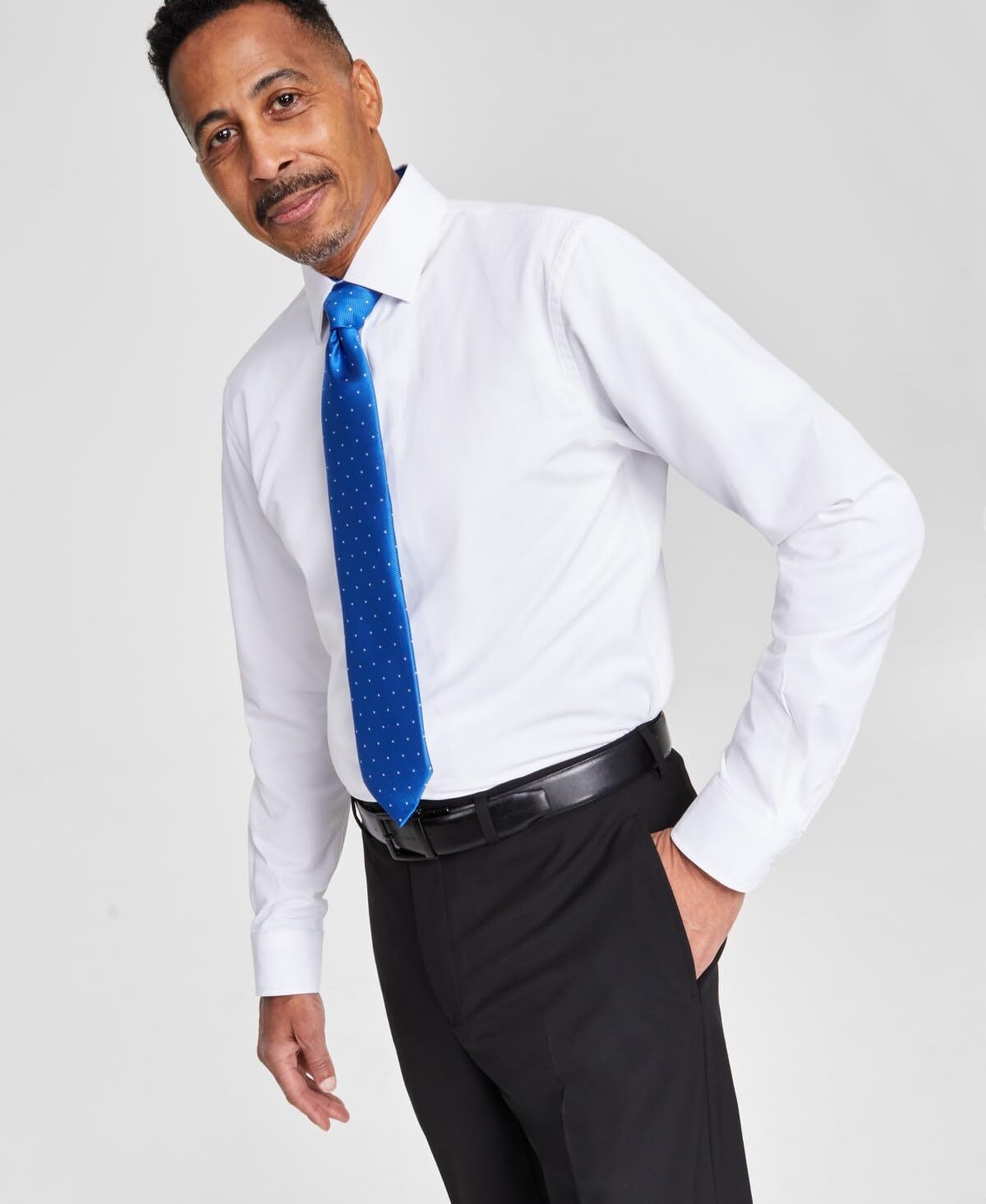 Мужская приталенная рубашка на пуговицах с длинным рукавом из коллекции Tayion Collection 15-155 34-35 белого цвета 5290₽