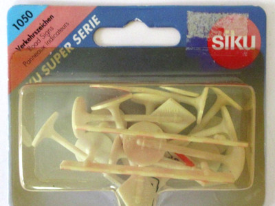 Siku 1050 Road Signs & Barriers Set 1/50 (plastic)  NEW