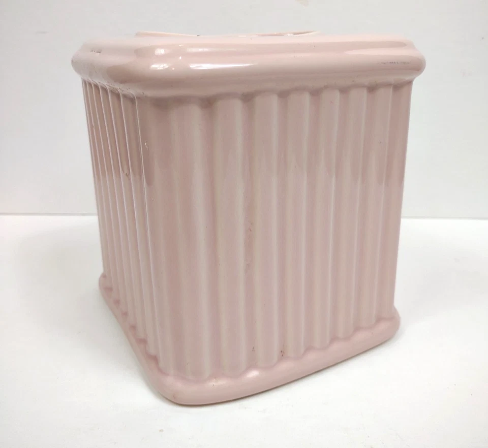 Cubierta de caja de pañuelos de cerámica acanalada rosa vintage años 90 Art Deco cuadrada pesada Foto 2 de 4