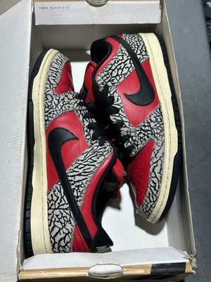 NIKE Supreme SB Dunk Low (Red Cement) 