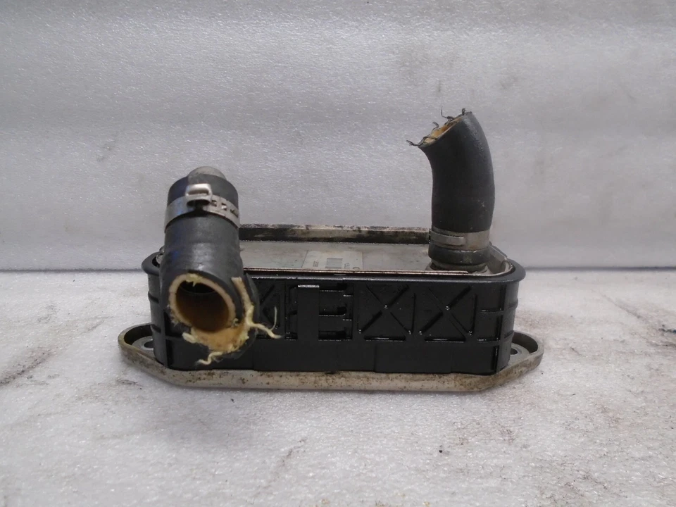 2001-2009 Volvo S60 Engine Oil Cooler 8677974 OEM DK904184 - Image 3 of 4