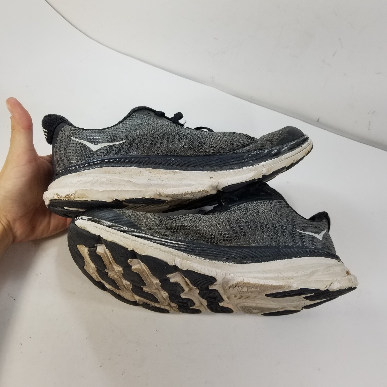 HOKA ONE ONE Clifton 9 Youth Big Kid Sneaker, Black/White, Unisex Size 6.5 MD US thumbnail 9