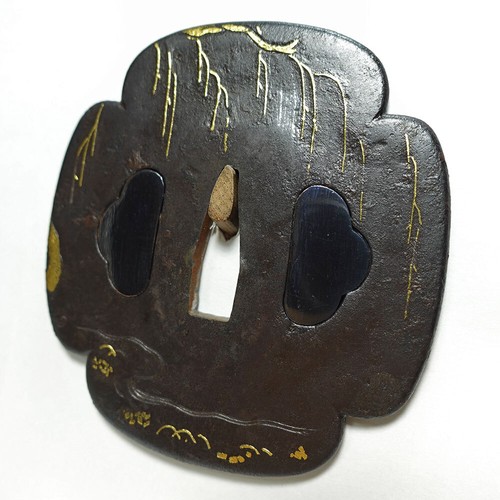 Higo Tsuba Masterpiece, Iron-Finished Quince Shaped Weeping Yanagi-Fuji, #K8369 - Picture 5 of 9