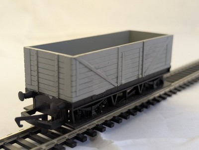 Hornby OO Spur 7 Plankenwagen - umlackiert