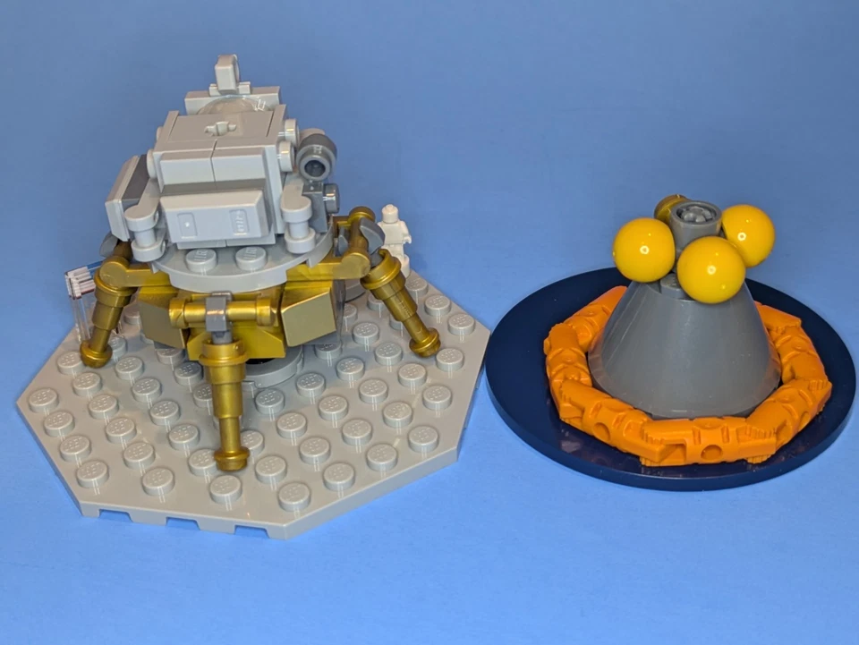 LEGO Ideas: Mini Lunar Lander, Splashdown & Astronauts Only From Saturn V 21309 - Image 4 of 4