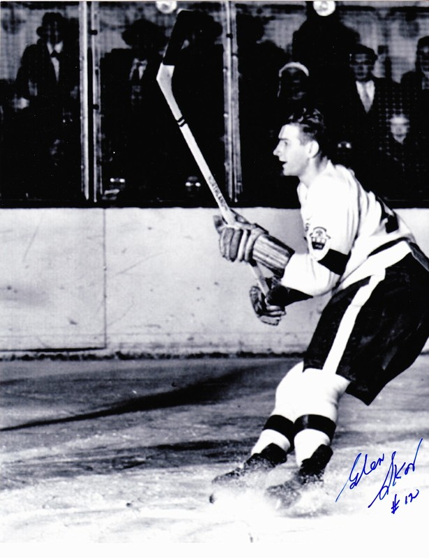 Glen Skov signed 8x10 Detroit Red Wings B&W photo (Dec)