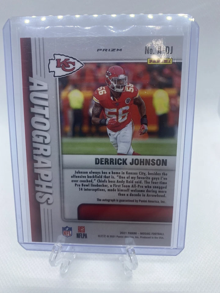2021 PANINI MOSAIC AUTOGRAPHS DERRICK JOHNSON SILVER MOSAIC PRIZM AUTO MINT - Image 2 of 2