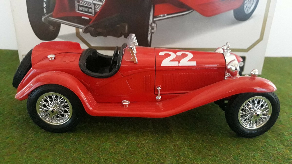 ALFA ROMEO 2300 SPIDER 1932 rouge # 22 cabriolet ouvert open 1/18 BURAGO voiture
