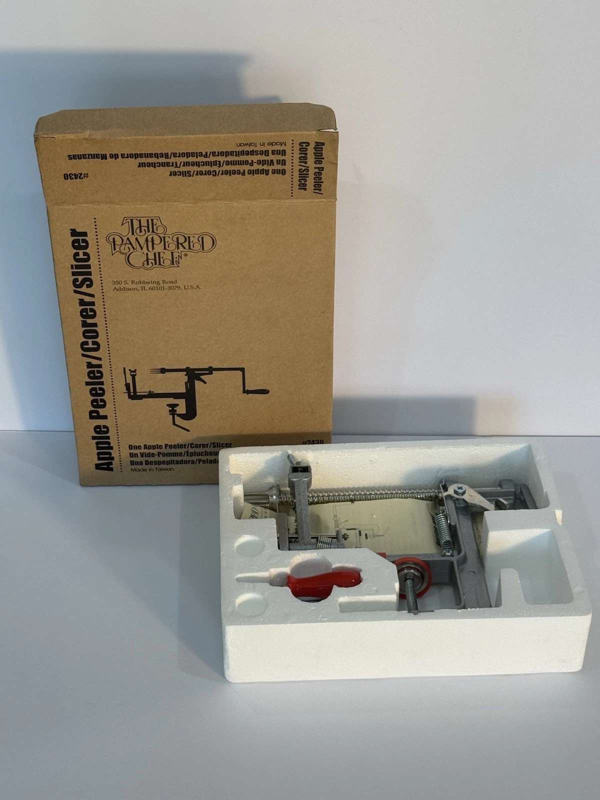 PAMPERED CHEF Apple Peeler Corer Slicer in Original Box With Instructions