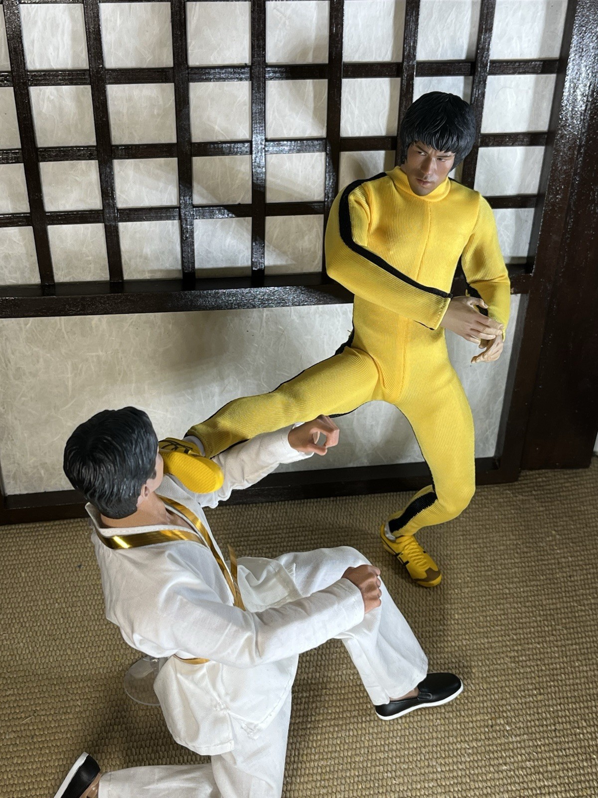 BRUCE LEE GAME OF DEATH 1:6 ACTION FIGURE & HAKKIDO MAN-2 FIGURES + WEAPONS. thumbnail 11