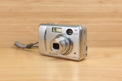 【中古デジカメ】FUJI FILM FinePix A FINEPIX A350 Fujifilm FinePix A350 5.2 MP Digital Camera, with 3x Optical Zoom