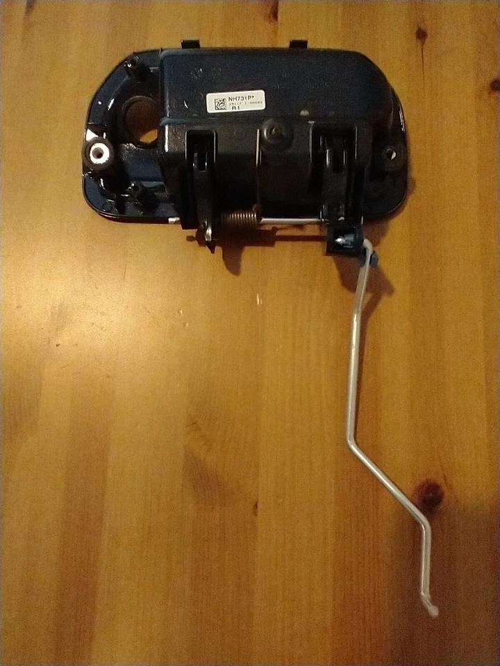 Manija superior del portón trasero Honda Ridgeline, cristal negro perla, P/N 74811-T6Z-A11ZD Foto 2 de 3