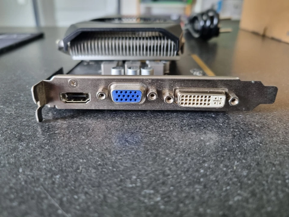 Carte graphique ASUS AMD Radeon HD6770 - 1Go DDR5 - Photo 3/4