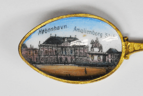 Copenhagen Amalienborg Slot Gold Plated Enamel Souvenir Spoon 4-1/2"  - Picture 2 of 3