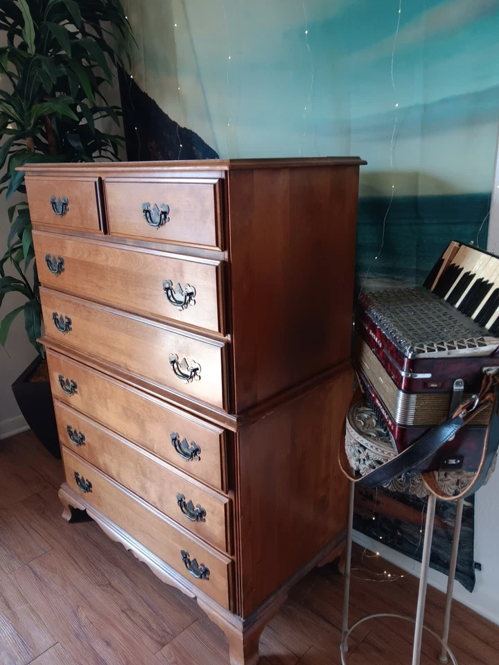 Cômoda antiga Mid Century Cal Shop. Alças de latão com 7 gavetas - Imagem 4 de 4