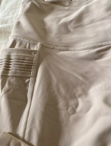 Panel de malla beige ajustado Victoria's Secret Sport Total Knockout 7/8 grande - Imagen 10 de 12
