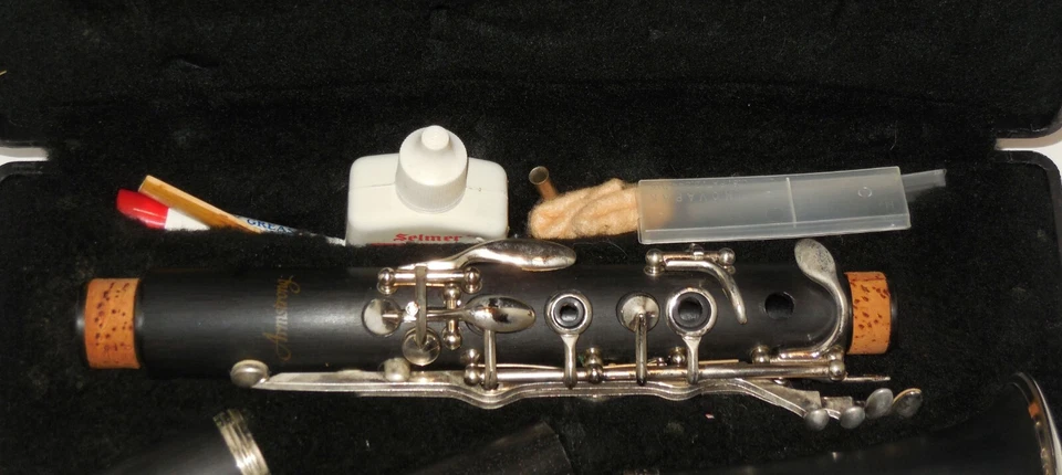 复古 Armstrong USA 4001 单簧管带硬质保护壳和配件 — 第 2/4 张图片